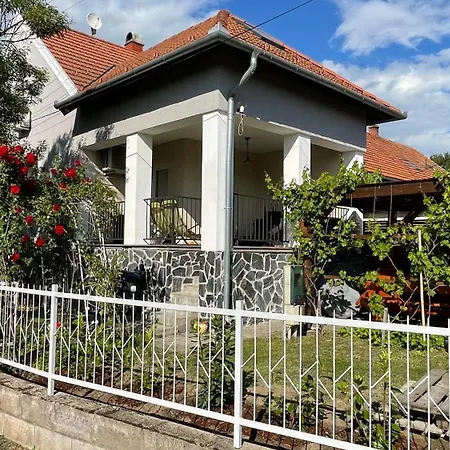 Greenapple Apartman Badacsony Holiday home Badacsonytordemic